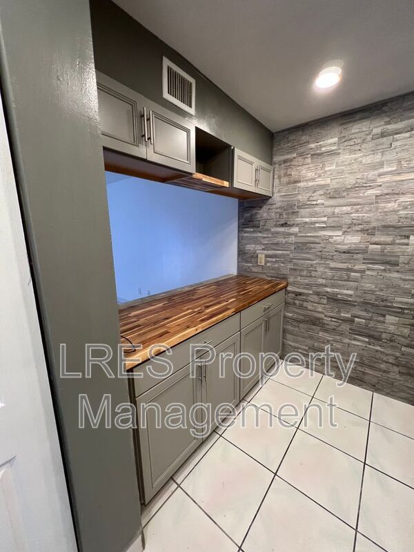 Building Photo - 5151 Picadilly Circus Ct