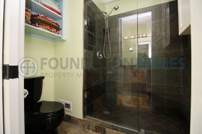 Building Photo - 707 S Eliseo Dr