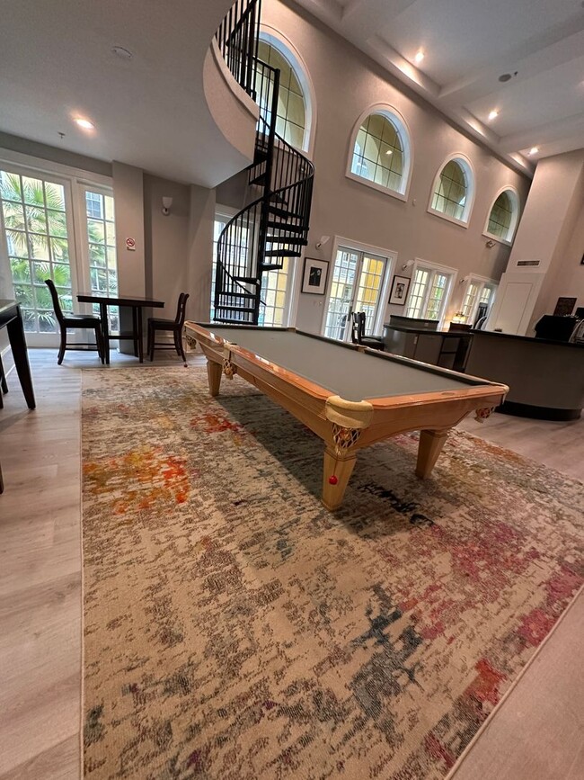 Building Photo - Available Now! 1 bedroom, 1 bath Condo in ...
