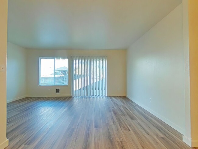 Building Photo - WINTER SPECIAL ~ $900 OFF FIRST MONTH RENT