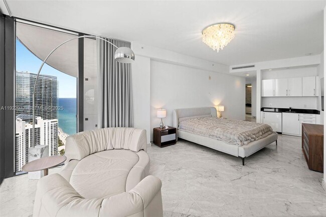 Building Photo - 18555 Collins Ave