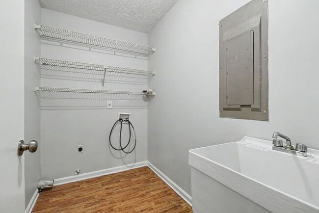 Building Photo - 3BR/2BA Ranch Home in Great School District Near Mall of Georgia!