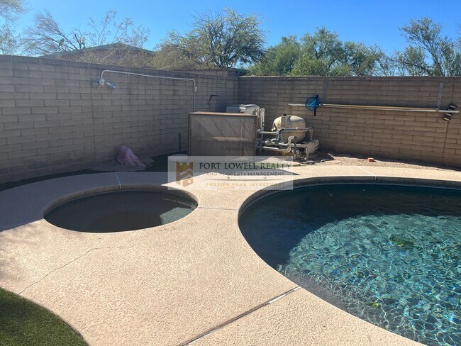 Building Photo - Beautiful 3 bedroom 2 bathroom with washer & dryer AVAILABLE SOON!