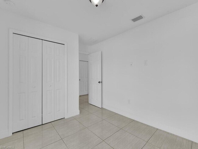 Building Photo - 716 Harry Ave S