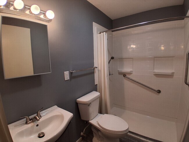 Building Photo - 924 Sunset Rdg