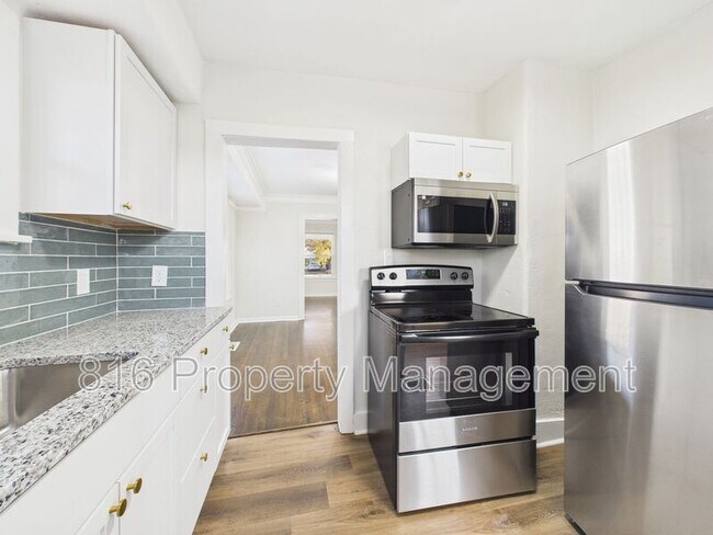 Building Photo - 4542 Chestnut Ave