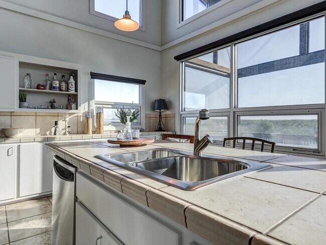 Building Photo - 46 Bonita Vista Dr