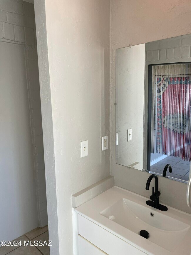 Building Photo - 2638 N Columbus Blvd