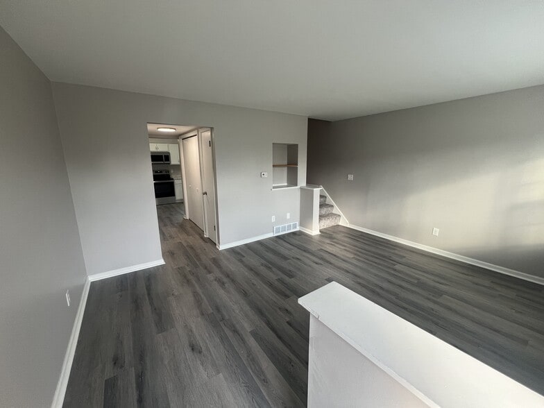 Building Photo - 1882 NW Washington Blvd