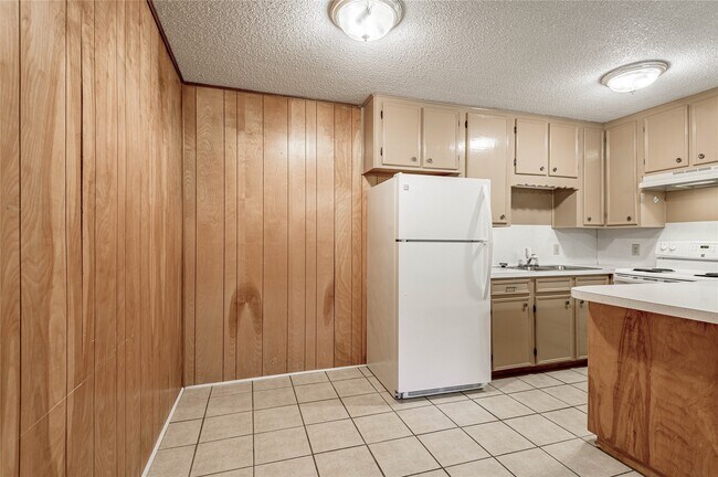 Building Photo - 120 McAdams Ln