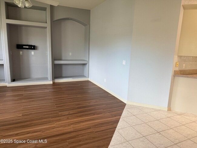 Building Photo - 5971 Newbury Cir