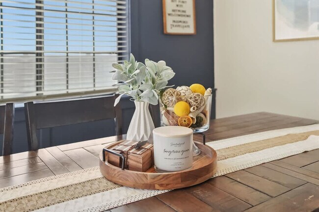 Building Photo - 304 Cliff Swallow Ave