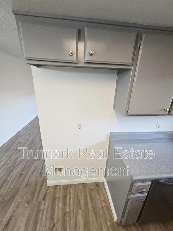 Building Photo - 553 E Orange Grove Ave