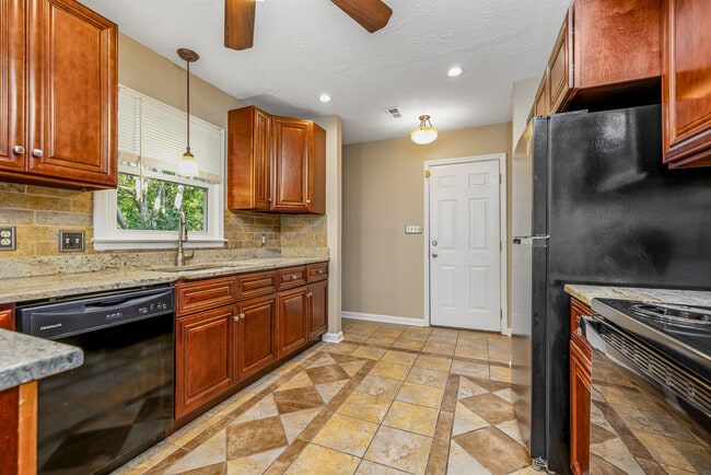 Building Photo - 1583 Winnabow Dr
