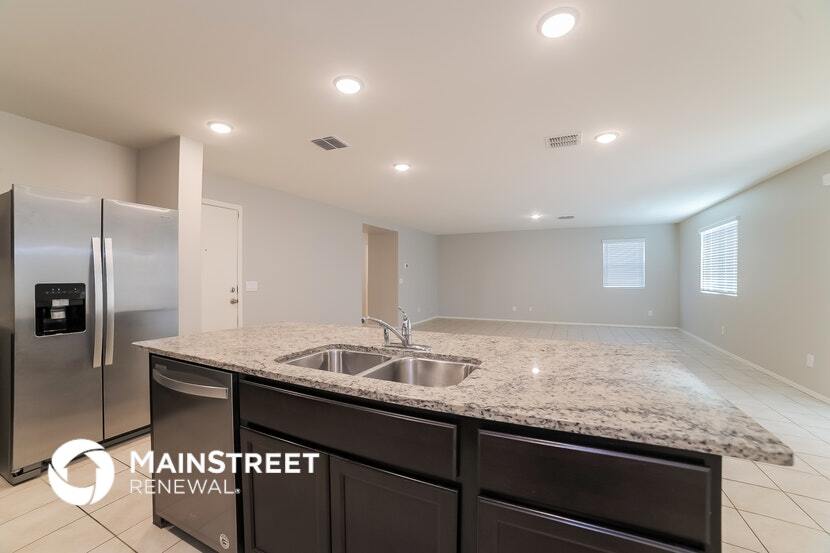 Building Photo - 8704 S 253rd Dr