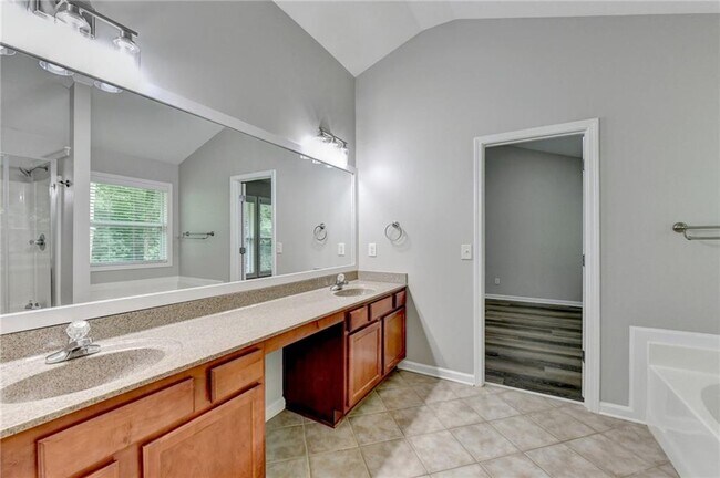 Building Photo - 2208 Staunton Dr NW