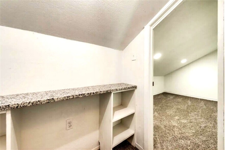 Building Photo - 4629 Country Creek Dr