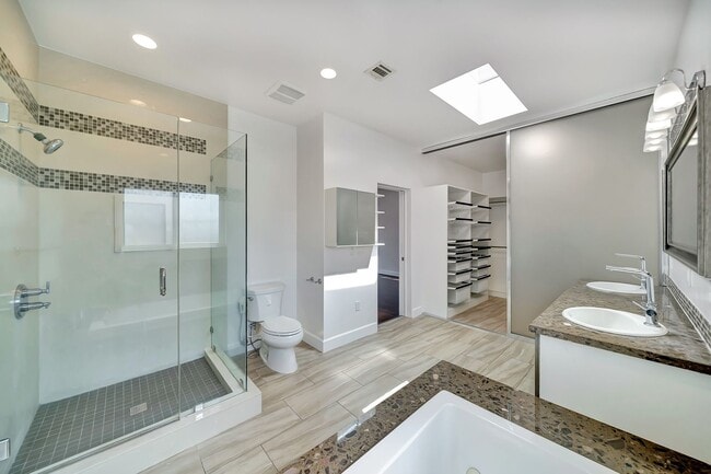 Building Photo - Modern 4-Bedroom Home in Prime West LA | Walkable, Spacious & Move-In Ready