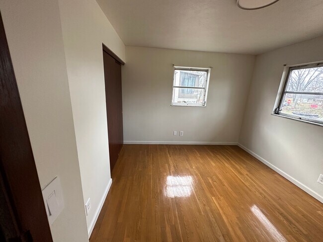 Building Photo - Brinwood Property APT A