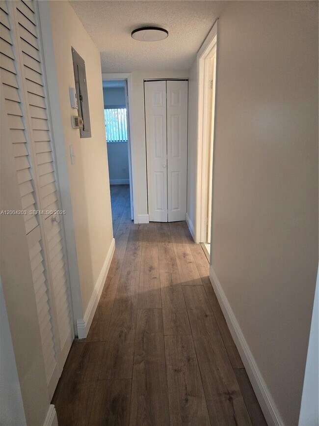 Building Photo - 9610 S Belfort Cir