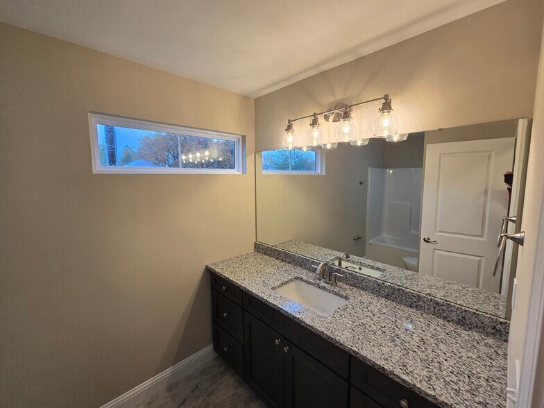 Building Photo - 2618 Cherry Farms Dr