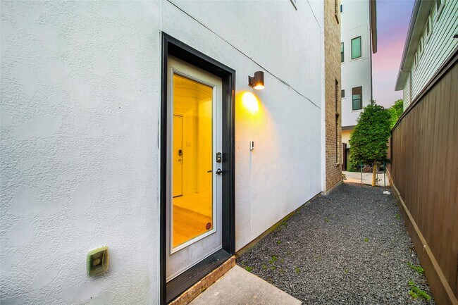 Building Photo - 1505 Colorado St