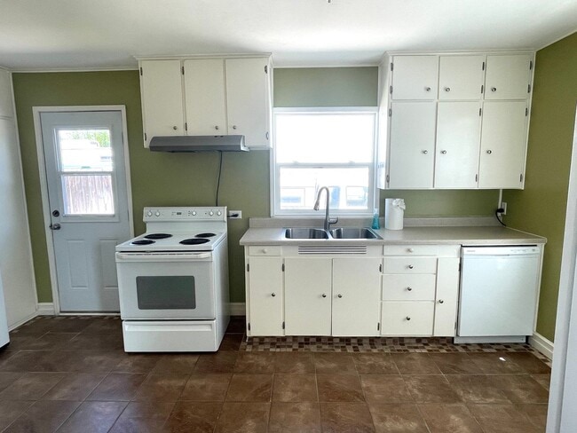 Building Photo - Cute and Cozy Two Bedroom Home in Richland