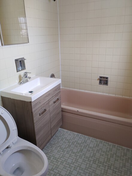 Building Photo - 220 N 4th St