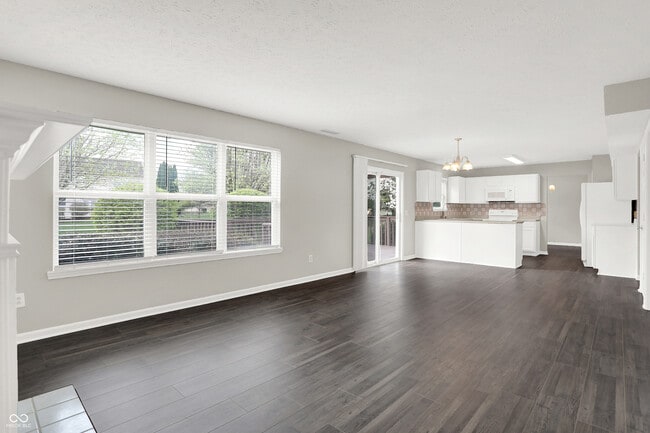 Building Photo - 5761 Cantigny Way S