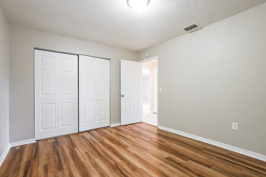 Building Photo - 1819 E Glancy Dr