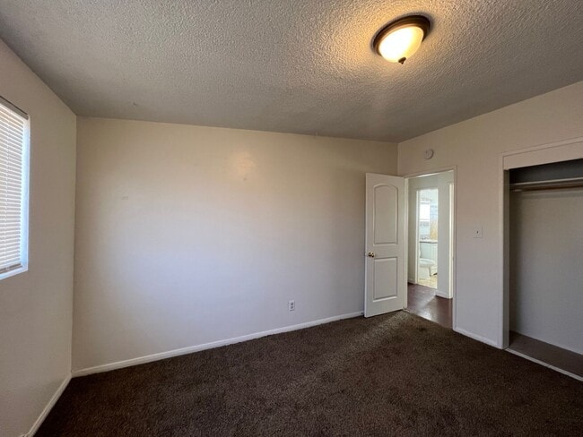 Building Photo - 608 E Fredricks St