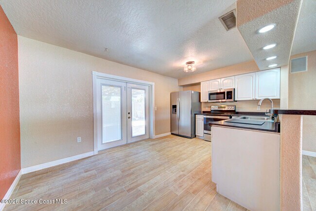 Building Photo - 2610 Via Napoli Ct