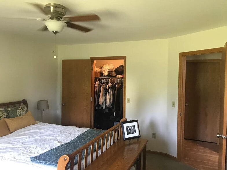 Building Photo - 204A E Parkview St