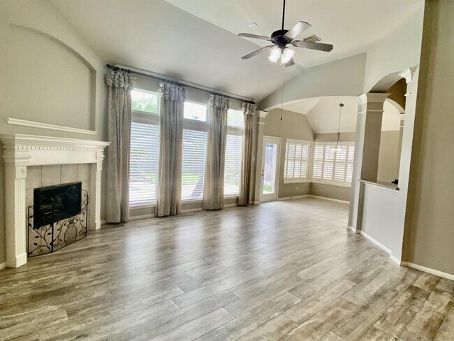 Building Photo - 7807 Highland Glen Dr