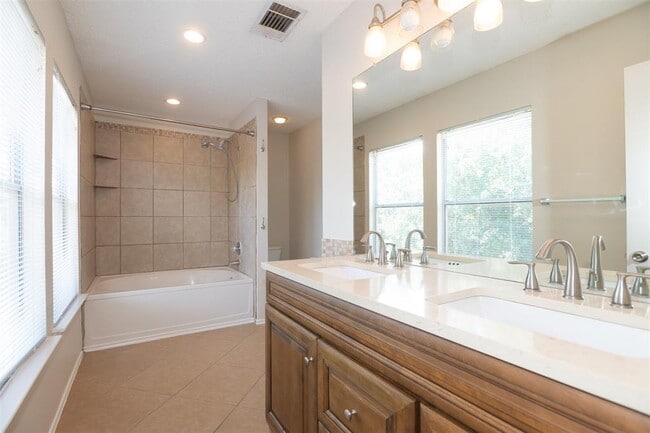 Building Photo - 2510 Stapleford Dr