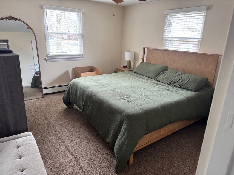 Building Photo - 26 Manor Dr