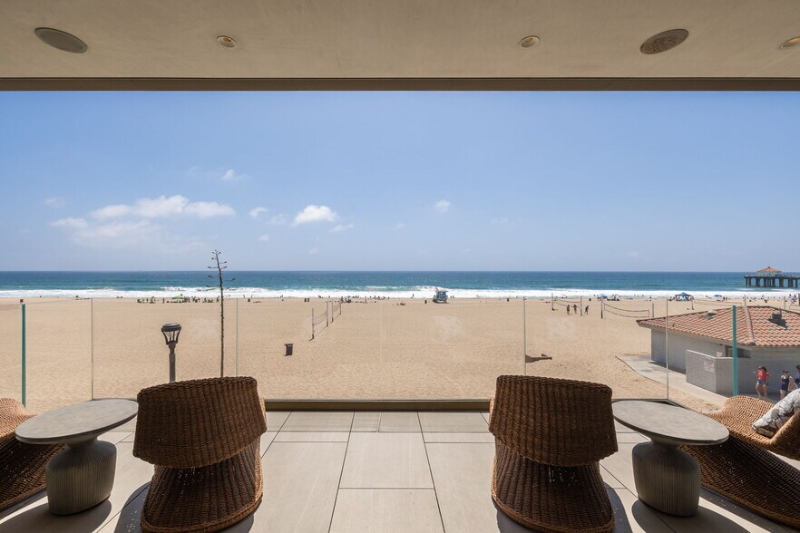 Building Photo - 716 The Strand