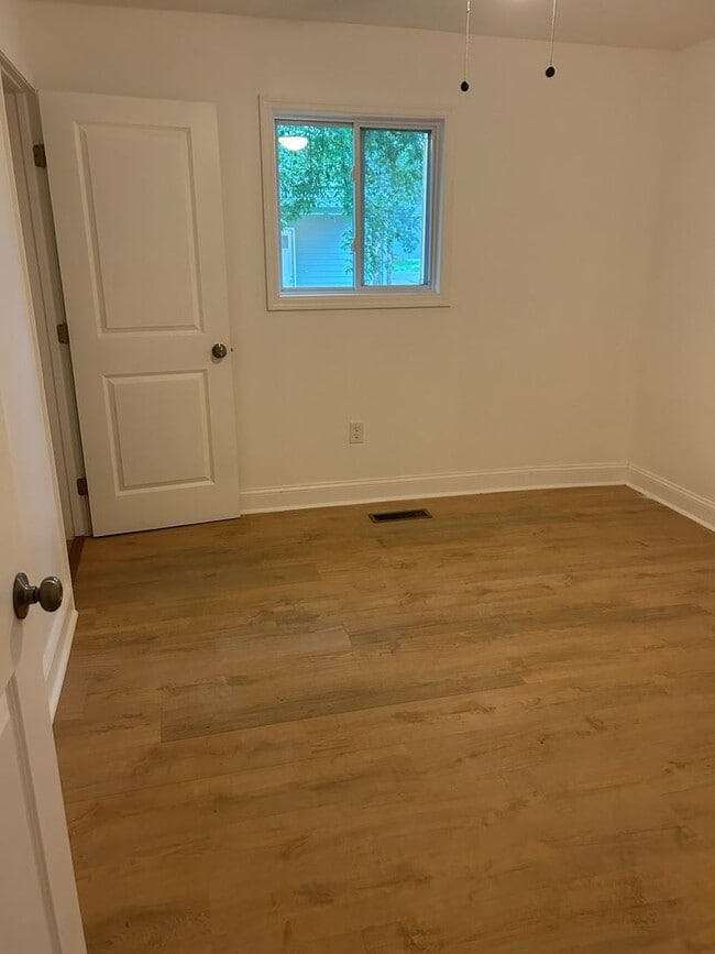Building Photo - Charming Chattanooga Home Conveniently Located Near Downtown