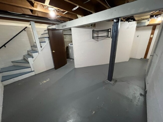 Building Photo - 3 Bed 2 Bath House