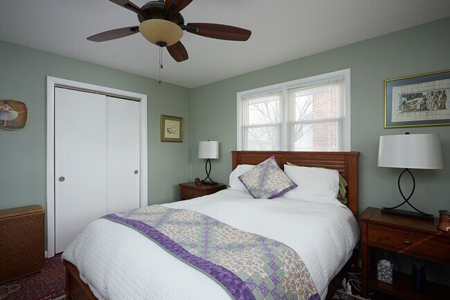 Building Photo - Silver Spring splendor with yard care INCL...