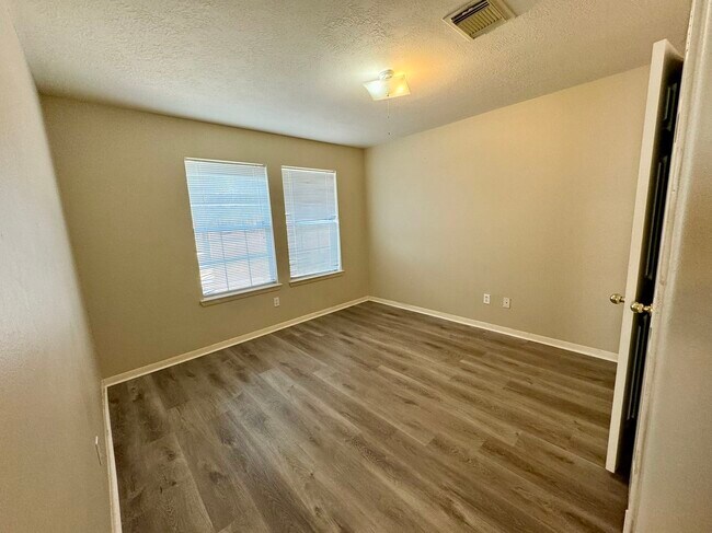 Building Photo - 19703 Billineys Park Dr