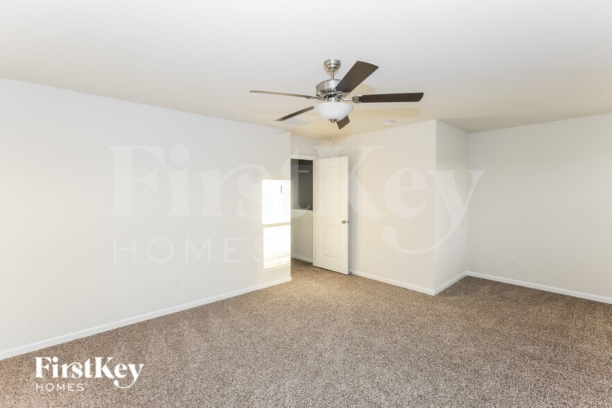 Building Photo - 10717 Rivergate Dr NW