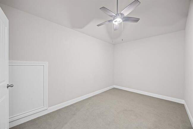 Building Photo - 187 Glass Mountains Wy