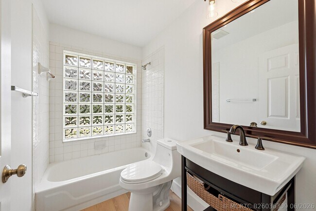 Building Photo - 7618 Pinewalk Dr S