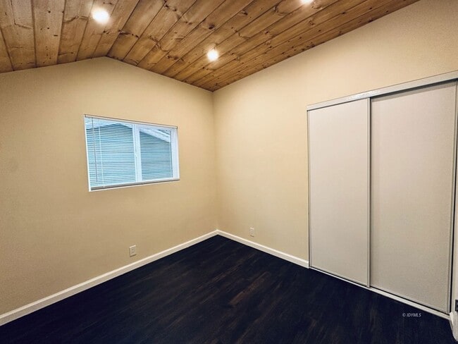 Building Photo - 54605 N Circle Dr