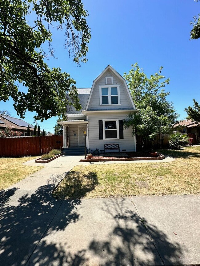 Primary Photo - Charming home for rent in Hanford