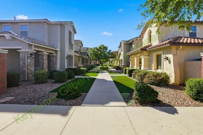 Building Photo - Charming 3-bed/3bath Gilbert Corner Lot Ho...