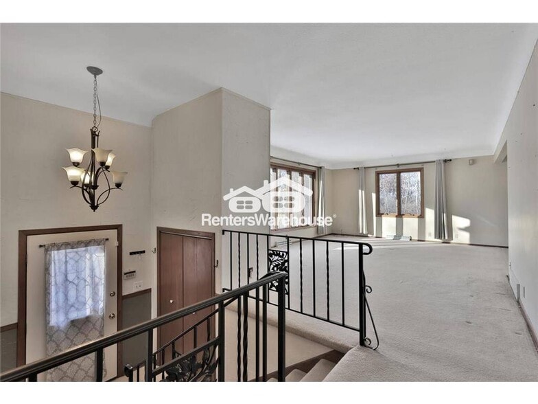 Building Photo - 1241 Holly Dr E