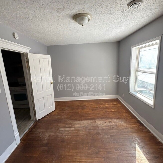 Building Photo - 2931 N Bryant Ave