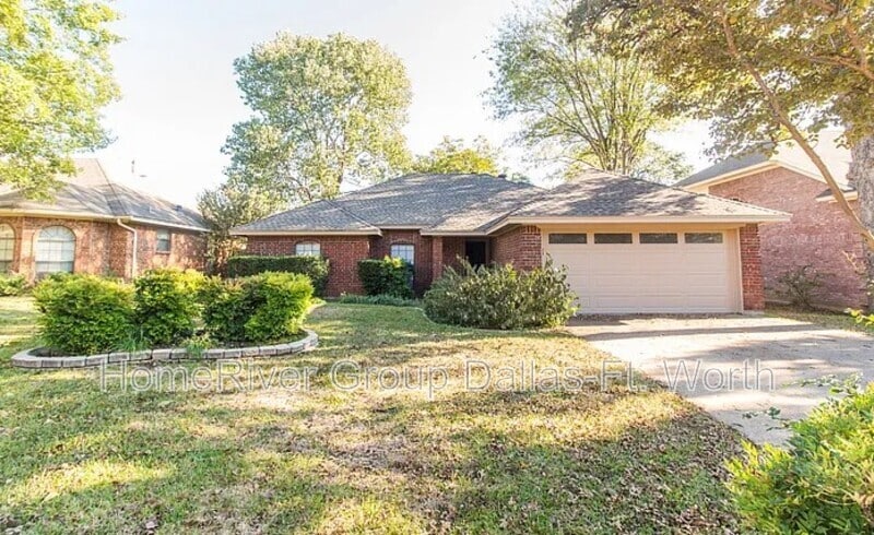 Primary Photo - 2106 Turf Club Dr